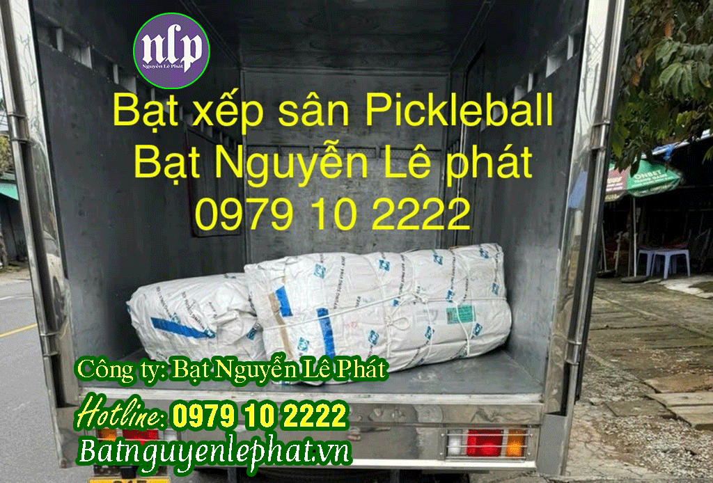 May bạt mái xếp sân pickleball