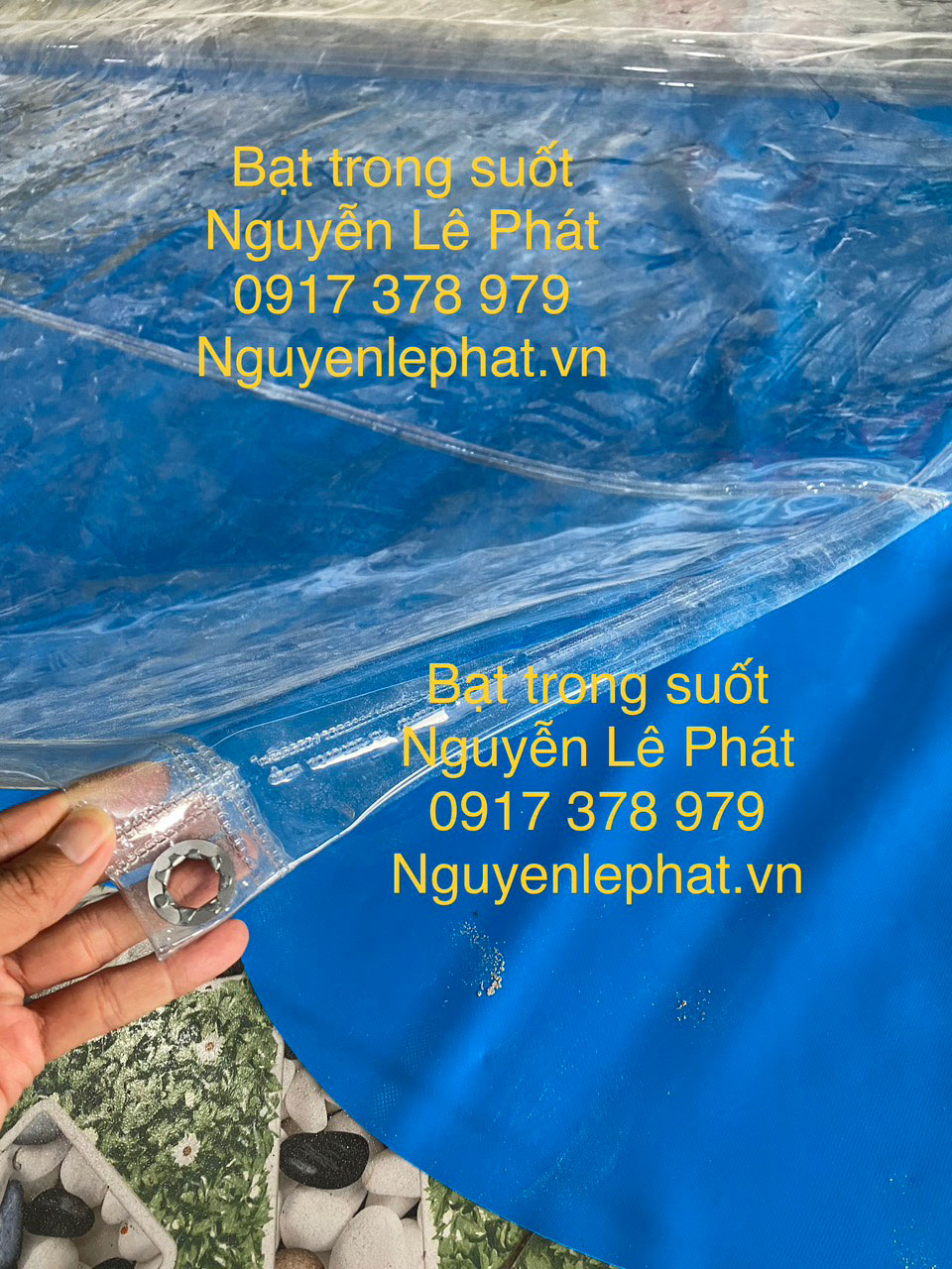 Bạt che mưa trong suốt là sản phẩm được thiết kế dạng mảnh, được bán theo mét dùng để che nắng, che mưa cho đồ vật, cây trồng nông nghiệp