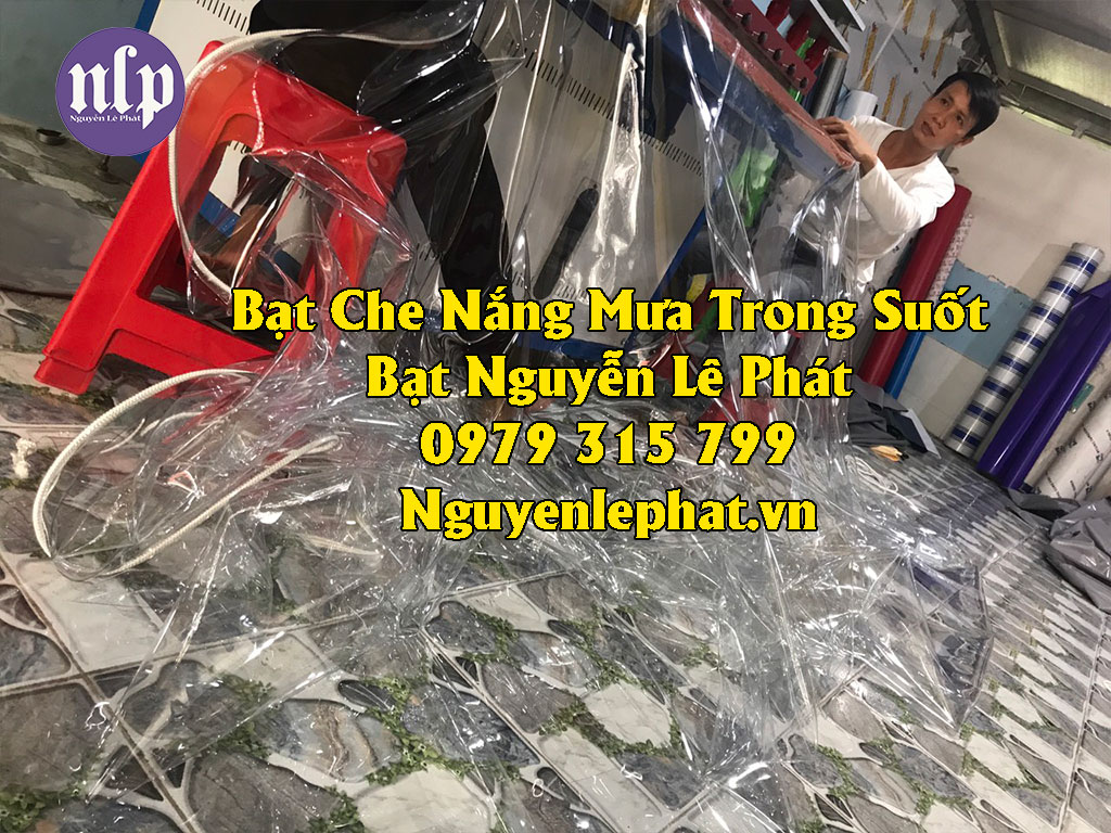 Bạt che nắng mưa trong suốt hệ tự cuốn