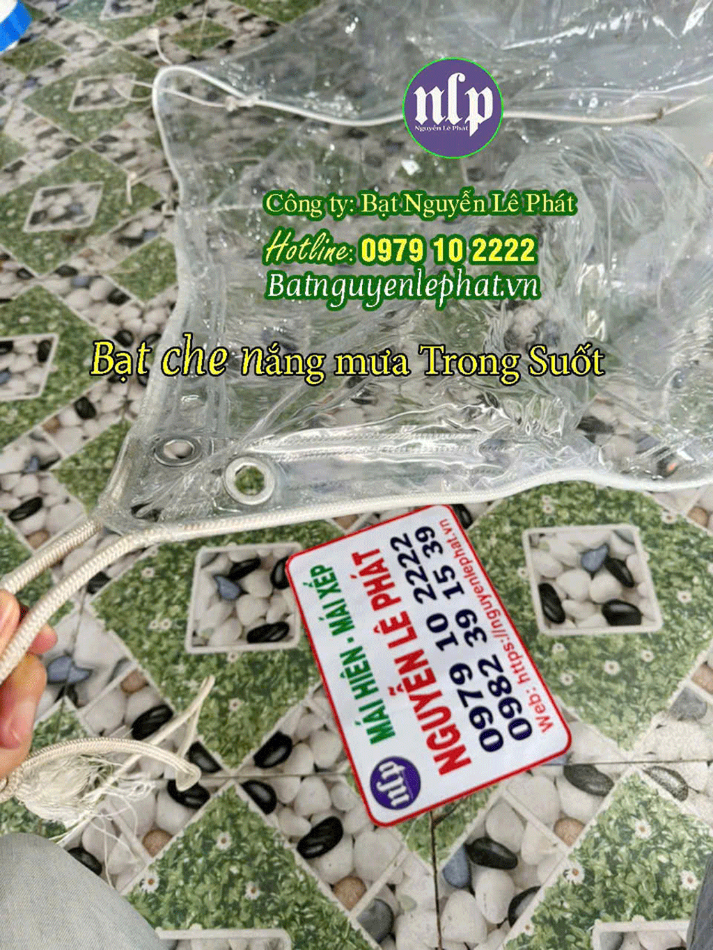 Giá bạt trong suốt